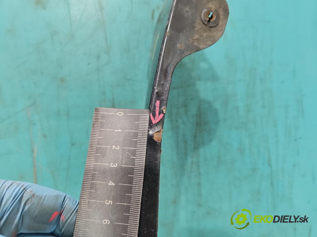 Seat Altea 1.9 tdi 105 hp manual 77 kW 1896 cm3 5- blatnik přední levý  (Predné ľavé)