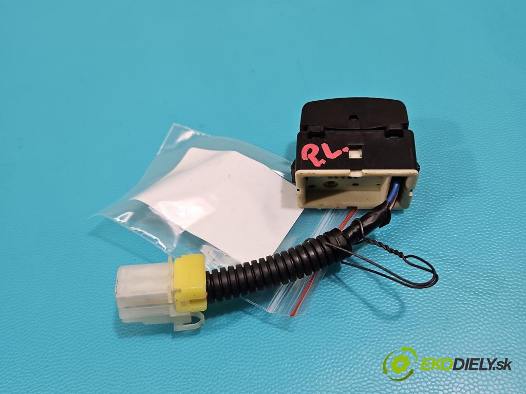 Dodge Caravan V 2007-2020 3.6 V6 automatic 211 kW 3605 cm3 5- prepínač multifunkční: řízení:  (Prepínacie páčky pod volantom)