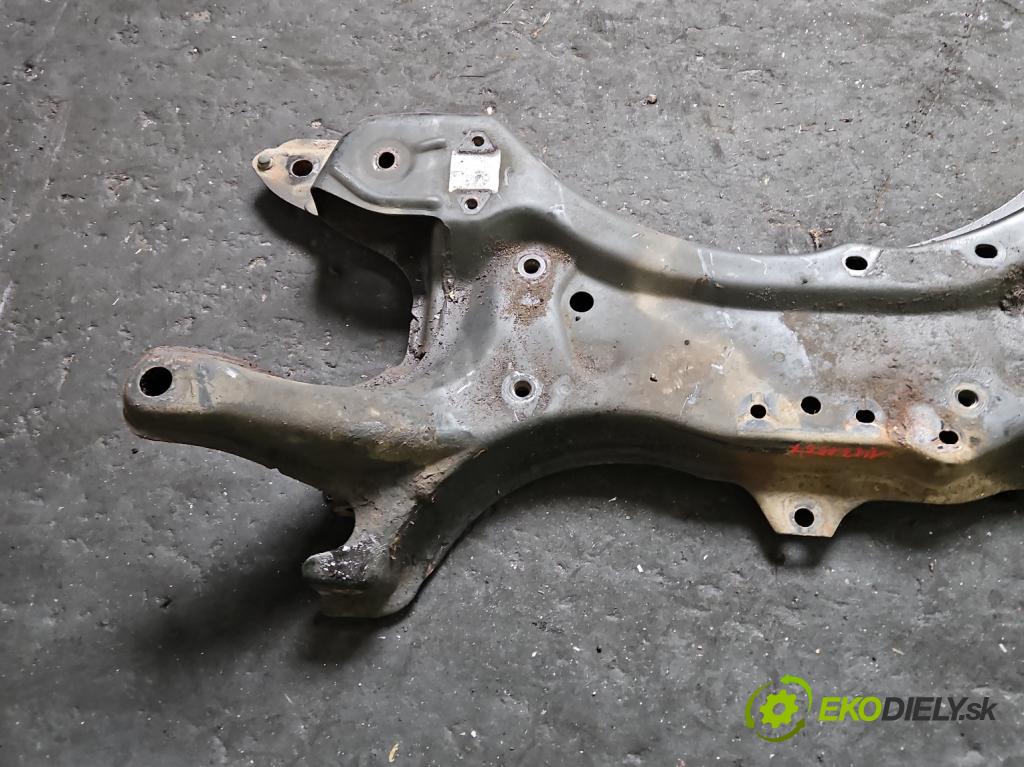 Toyota Corolla Verso I 2001-2004 2.0 D4D 90 HP manual 66 kW 1995 cm3 5- výstuha motora