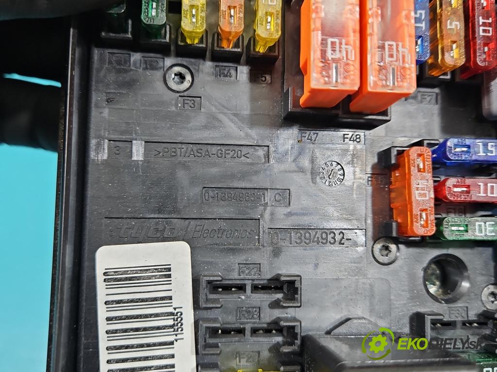 Audi A3 8P 2003-2012 2.0 FSI 150 hp manual 110 kW 1984 cm3 3- skříňka pojistková 1K0937124K (Pojistkové skříňky)