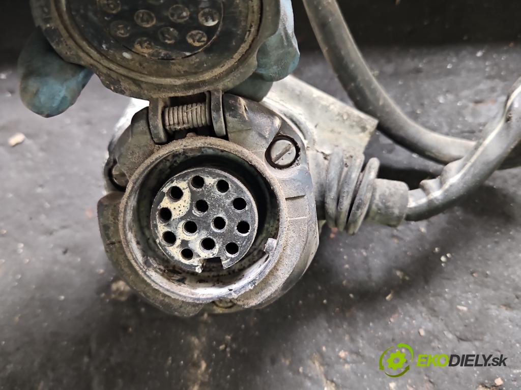 Audi A4 B5 1994-2001 1.9 tdi 90 hp manual 66 kW 1896 cm3 4- oko tažné  (Tažná zařízení)