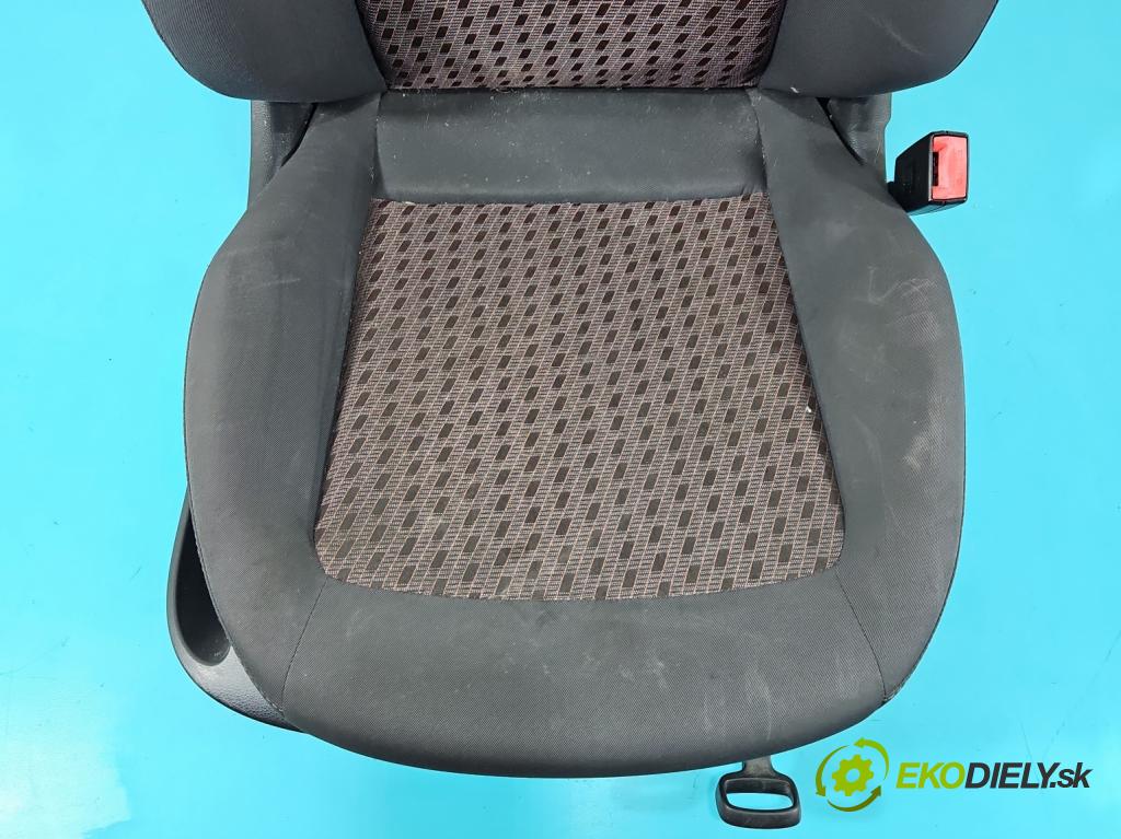 Seat Ibiza IV 6J 2008-2017 1.6 tdi 90 HP manual 66 kW 1598 cm3 5- Sedačka pravý  (Sedačka, sedadlo)