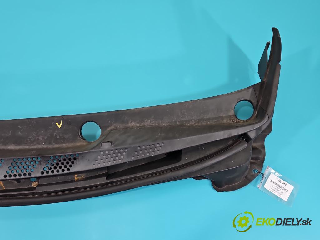 Kia Ceed II 2012-2018 1.6 GDI 135 HP automatic 99 kW 1591 cm3 5- torpédo  (Torpédo (plast pod čelným sklom))