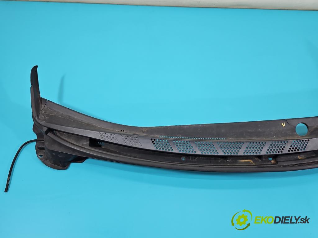 Kia Ceed II 2012-2018 1.6 GDI 135 HP automatic 99 kW 1591 cm3 5- torpédo  (Torpédo (plast pod čelným sklom))