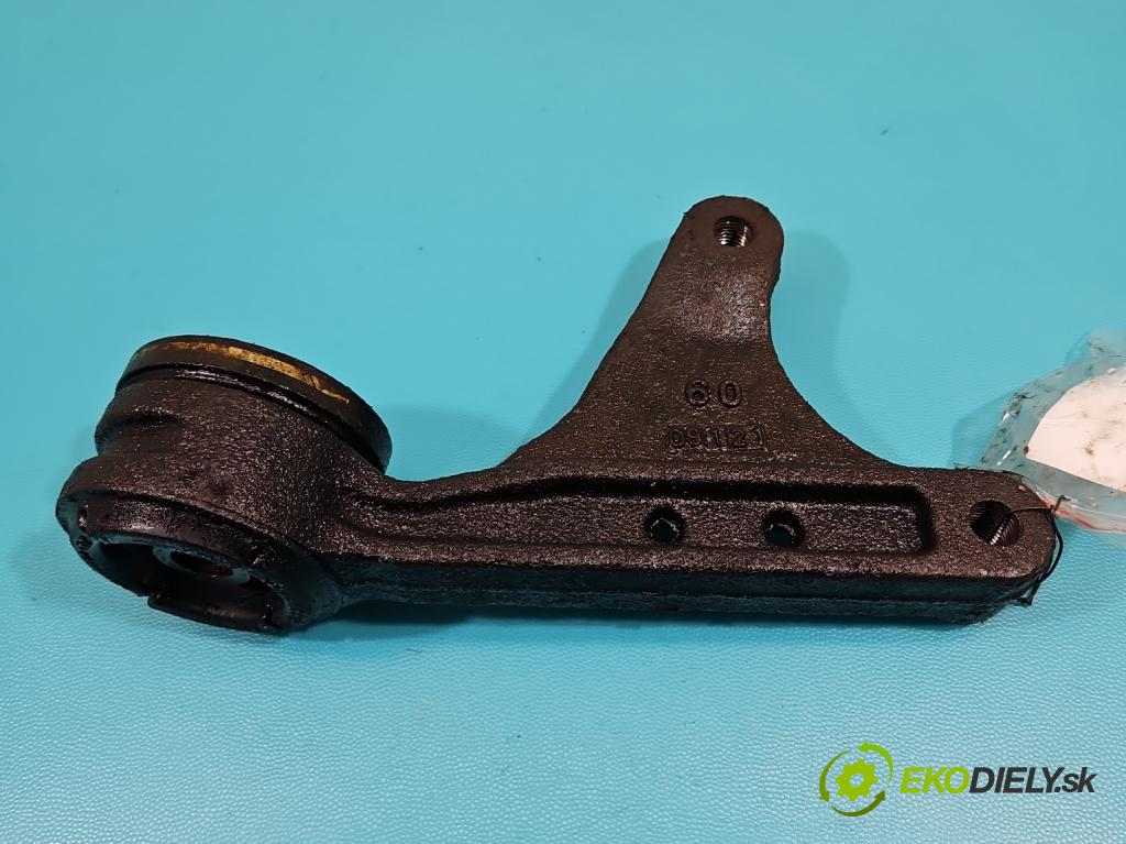 Toyota Land Cruiser J200 2007- 4.5 V8 D4D 286 HP automatic 210 kW 4461 cm3 5- airbag motora 52391-60050 (Držiak motora)