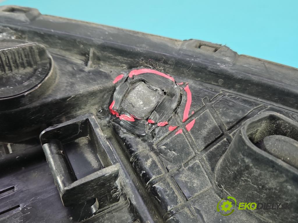 Kia Ceed II 2012-2018 1.6 crdi 110 HP manual 81 kW 1582 cm3 5- Reflektor: pravý 92102-A2020 (Svetlo predné pravé)