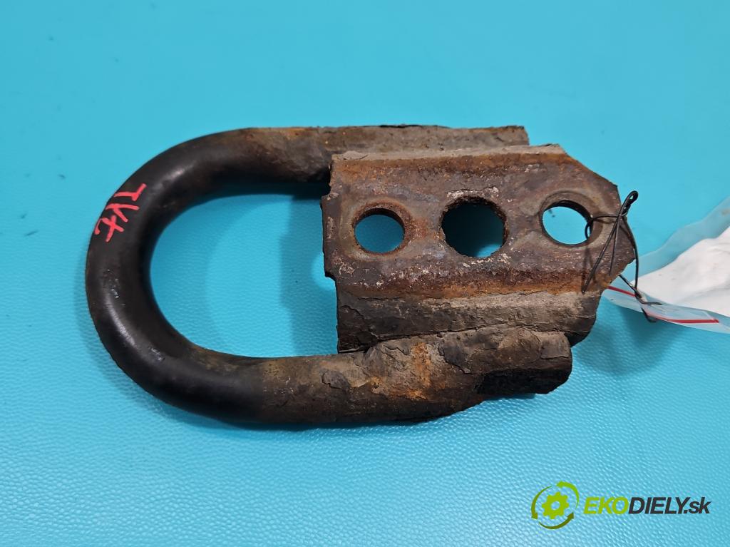 Toyota Land Cruiser J200 2007- 4.5 V8 D4D 286 HP automatic 210 kW 4461 cm3 5- uchyt