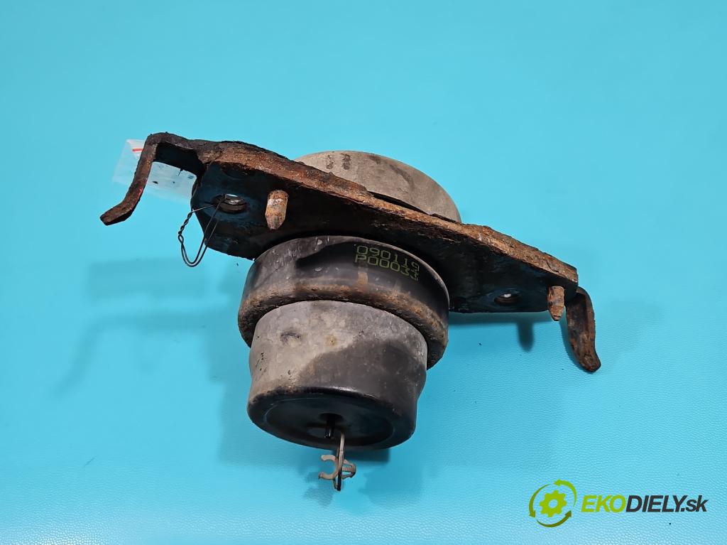 Toyota Land Cruiser J200 2007- 4.5 V8 D4D 286 HP automatic 210 kW 4461 cm3 5- airbag motora  (Držiak motora)