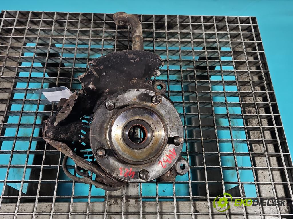 Toyota Land Cruiser J200 2007- 4.5 V8 D4D 286 HP automatic 210 kW 4461 cm3 5- náboj ľavé  (Náboj)