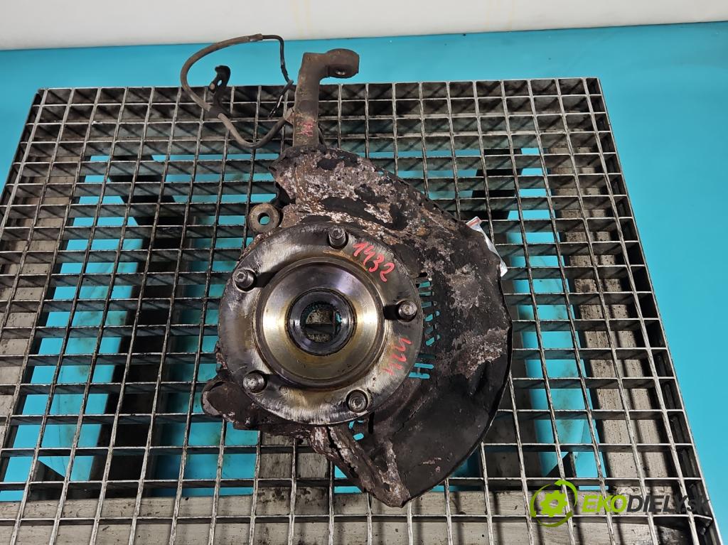 Toyota Land Cruiser J200 2007- 4.5 V8 D4D 286 HP automatic 210 kW 4461 cm3 5- náboj pravé  (Náboj)