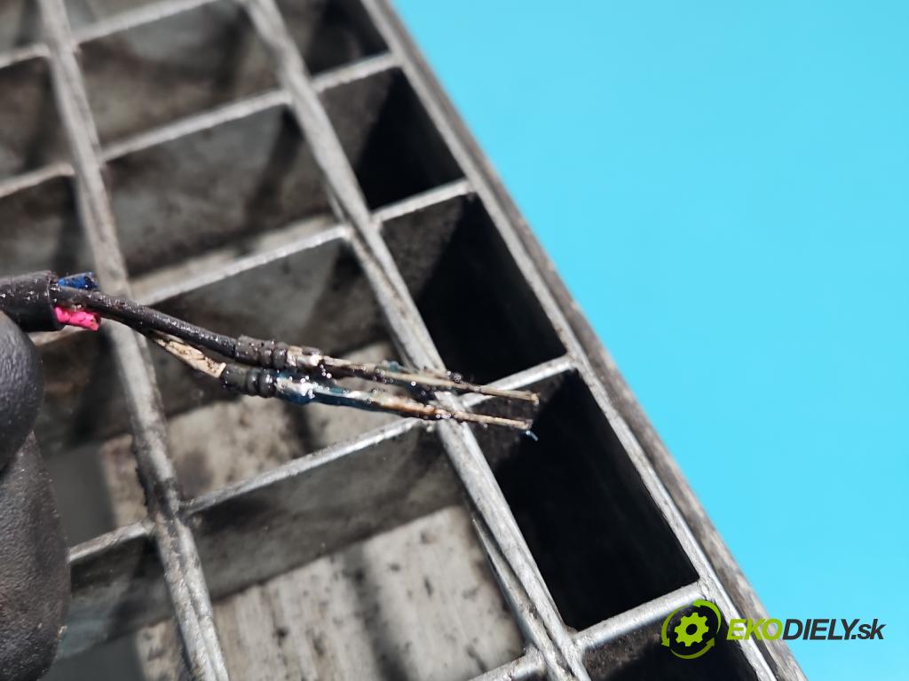 Toyota Land Cruiser J200 2007- 4.5 V8 D4D 286 HP automatic 210 kW 4461 cm3 5- náboj pravé  (Náboj)