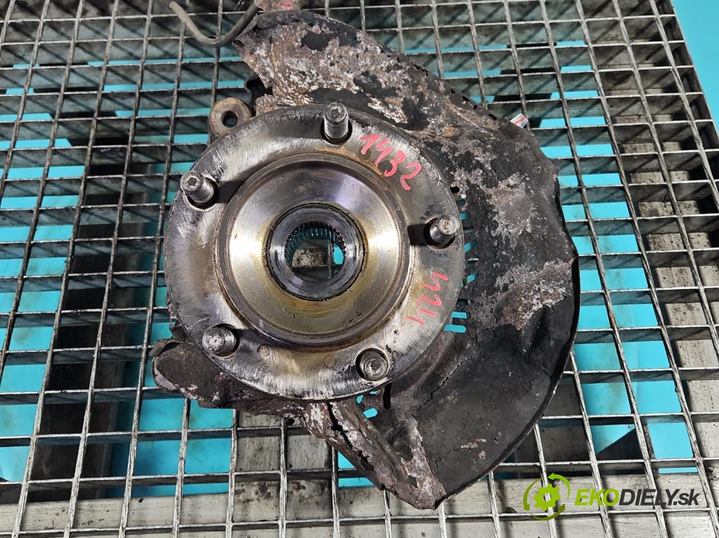 Toyota Land Cruiser J200 2007- 4.5 V8 D4D 286 HP automatic 210 kW 4461 cm3 5- náboj pravé  (Náboj)