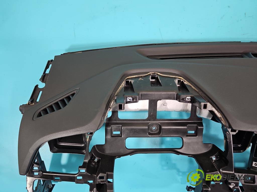 Hyundai Elantra VI 2015-2020 1.6 16V 128 HP manual 93,8 kW 1591 cm3 4- kokpit,pristrojová doska rozdeľovacia