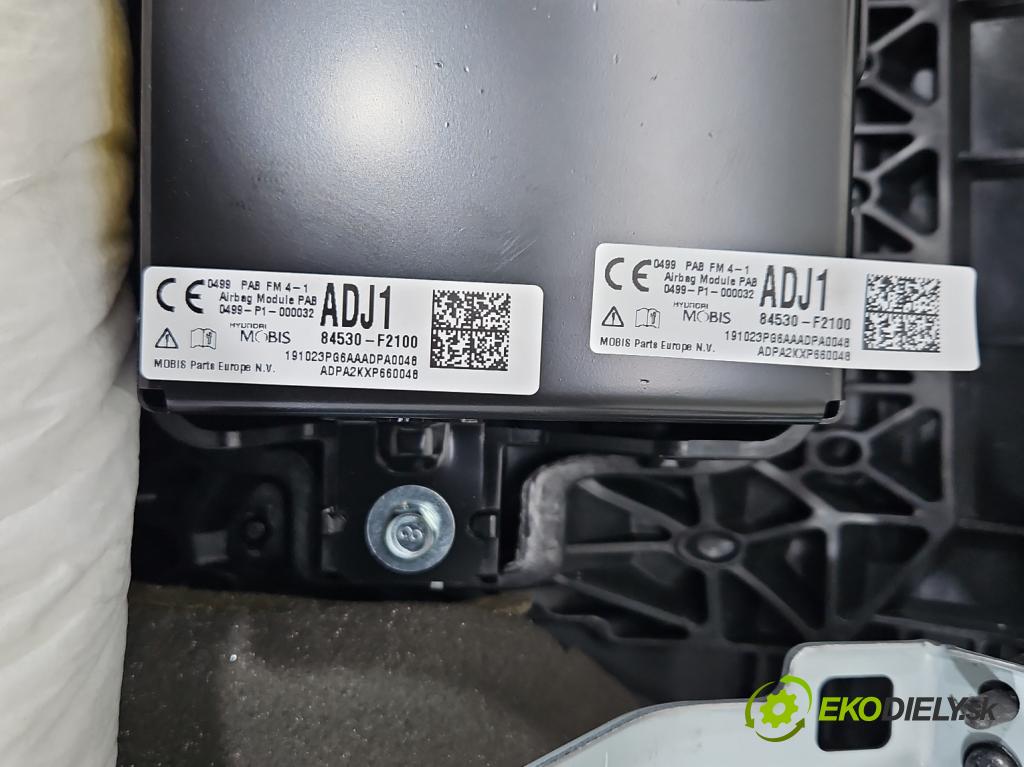 Hyundai Elantra VI 2015-2020 1.6 16V 128 HP manual 93,8 kW 1591 cm3 4- kokpit,pristrojová doska rozdeľovacia