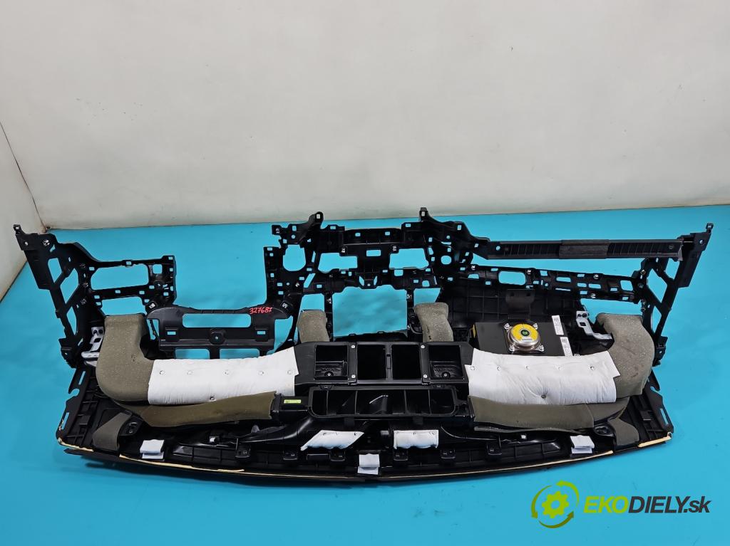 Hyundai Elantra VI 2015-2020 1.6 16V 128 HP manual 93,8 kW 1591 cm3 4- kokpit,pristrojová doska rozdeľovacia
