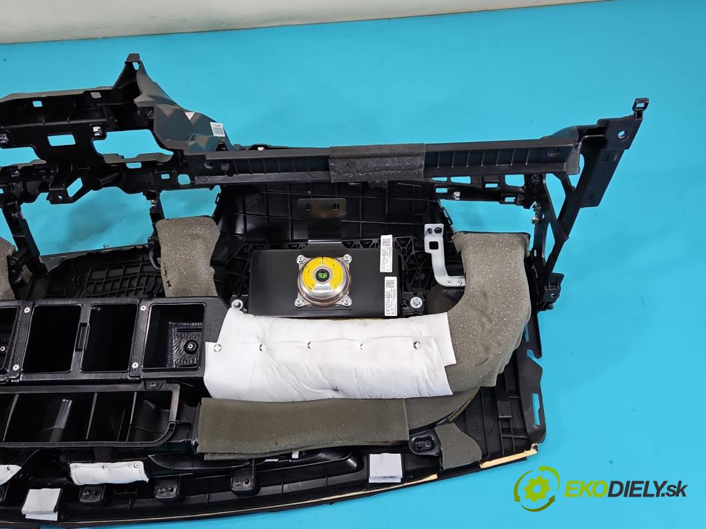 Hyundai Elantra VI 2015-2020 1.6 16V 128 HP manual 93,8 kW 1591 cm3 4- kokpit,pristrojová doska rozdeľovacia