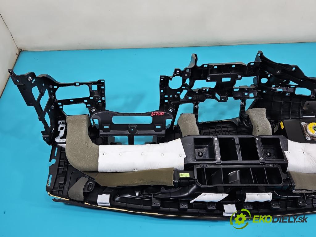 Hyundai Elantra VI 2015-2020 1.6 16V 128 HP manual 93,8 kW 1591 cm3 4- kokpit,pristrojová doska rozdeľovacia