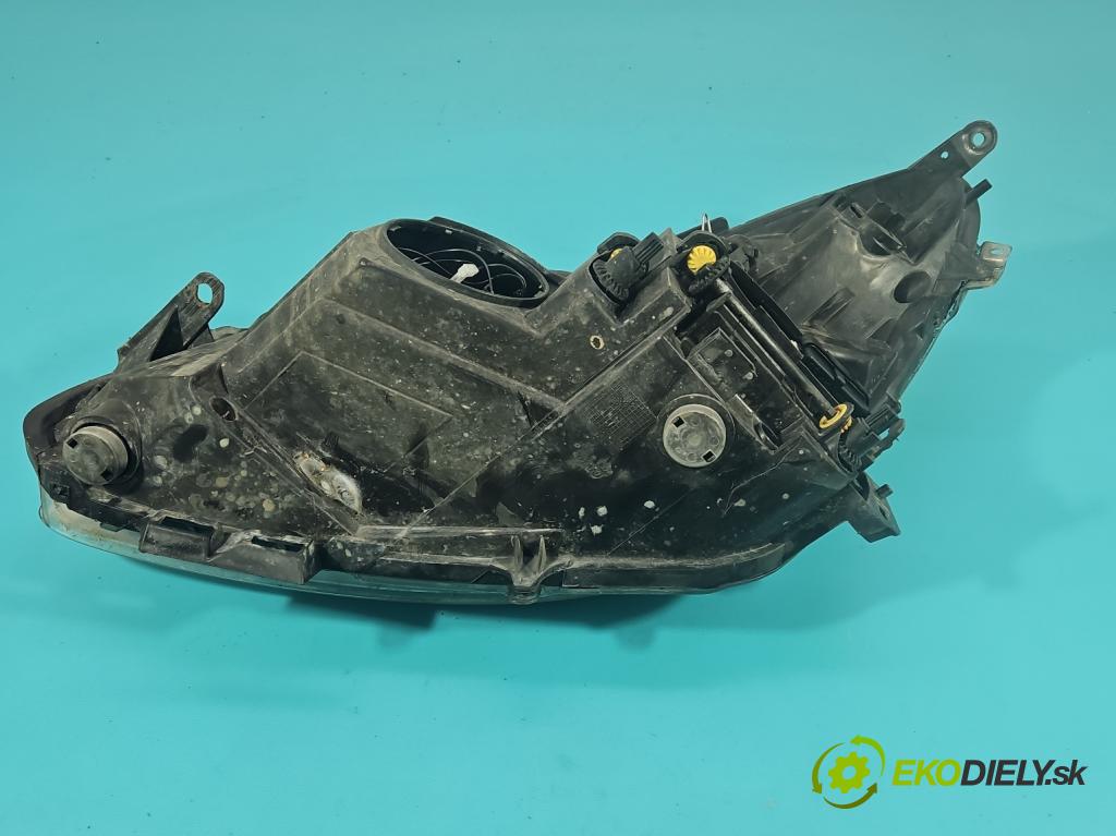 Opel Corsa D 2006-2014 1.4 16V 90 HP manual 66 kW 1364 cm3 5- Reflektor: pravý 89313309 (Svetlo predné pravé)