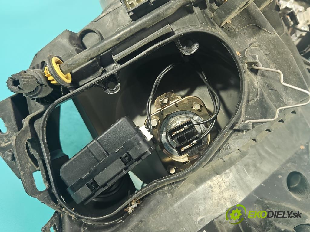 Opel Corsa D 2006-2014 1.4 16V 90 HP manual 66 kW 1364 cm3 5- Reflektor: pravý 89313309 (Svetlo predné pravé)