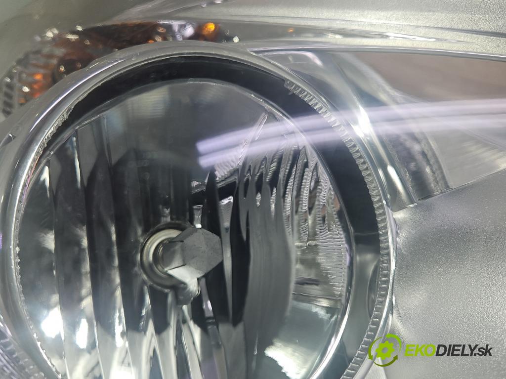 Opel Corsa D 2006-2014 1.4 16V 90 HP manual 66 kW 1364 cm3 5- Reflektor: pravý 89313309 (Svetlo predné pravé)