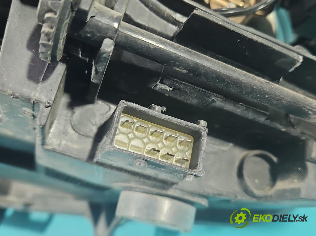 Opel Corsa D 2006-2014 1.4 16V 90 HP manual 66 kW 1364 cm3 5- Reflektor: pravý 89313309 (Svetlo predné pravé)