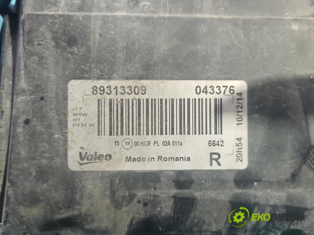 Opel Corsa D 2006-2014 1.4 16V 90 HP manual 66 kW 1364 cm3 5- Reflektor: pravý 89313309 (Svetlo predné pravé)