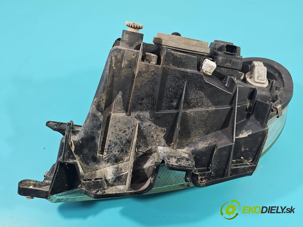 Citroen Saxo 1.1 8V 60 HP manual 44 kW 1124 cm3 5- Reflektor: pravý 9636331680 (Svetlo predné pravé)