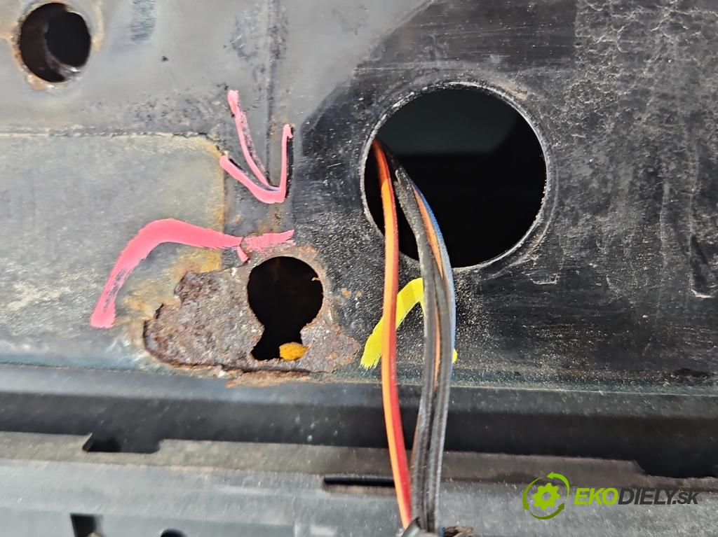 Land rover Freelander I 1998-2006 1.8 16V 117 hp manual 86 kW 1796 cm3 5- zadní kufrové dveře  (Zadní kapoty)