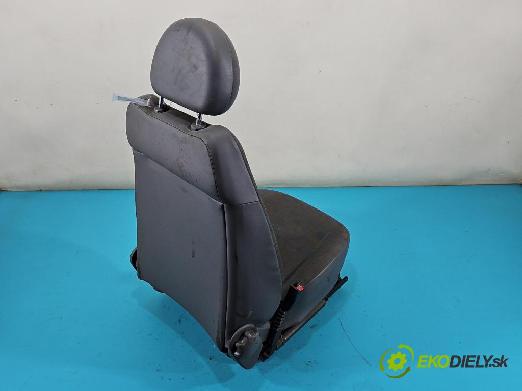 Opel Corsa C 2000-2006 1.0 12V 58 hp manual 43 kW 973 cm3 3- Sedadlo levý  (Sedačky, sedadla)