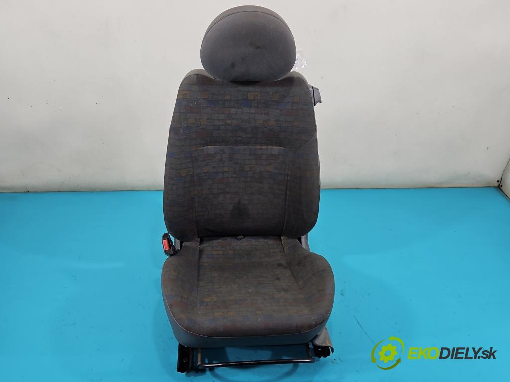 Opel Corsa C 2000-2006 1.0 12V 58 hp manual 43 kW 973 cm3 3- Sedadlo levý  (Sedačky, sedadla)