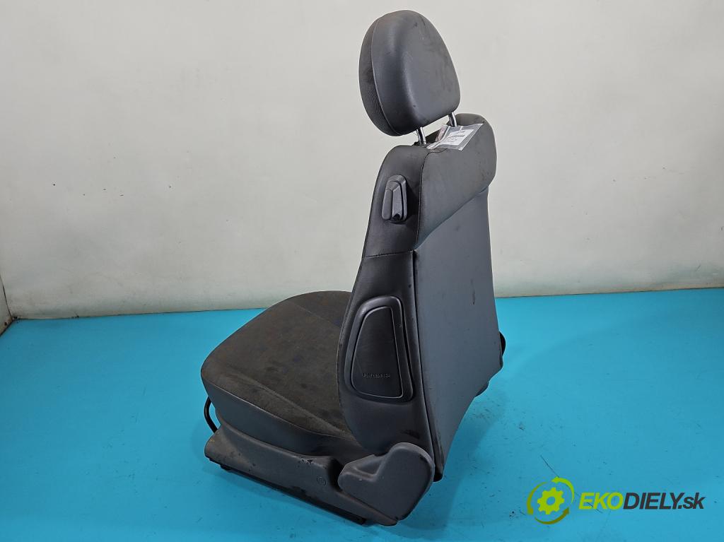 Opel Corsa C 2000-2006 1.0 12V 58 hp manual 43 kW 973 cm3 3- Sedadlo levý  (Sedačky, sedadla)