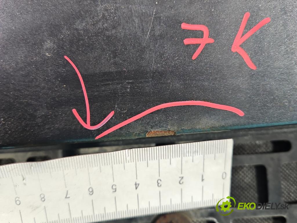 Vw Touran I 2003-2015 1.9 tdi 105 hp manual 77 kW 1896 cm3 5- zadní kufrové dveře  (Zadní kapoty)