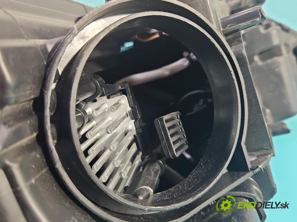 Audi A4 B8 2007-2015 2.0 TFSI 211KM automatic 155 kW 1984 cm3 5- Reflektor: pravý 8K0941006 (Svetlo predné pravé)