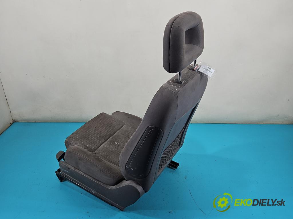 Audi A2 1.4 16V (AUA) 75 HP manual 55 kW 1390 cm3 5- Sedačka ľavý  (Sedačka, sedadlo)