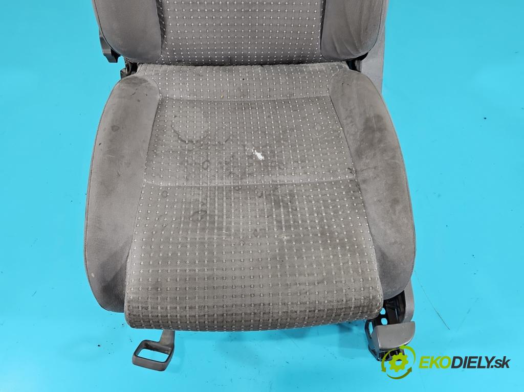 Audi A2 1.4 16V (AUA) 75 HP manual 55 kW 1390 cm3 5- Sedačka ľavý  (Sedačka, sedadlo)