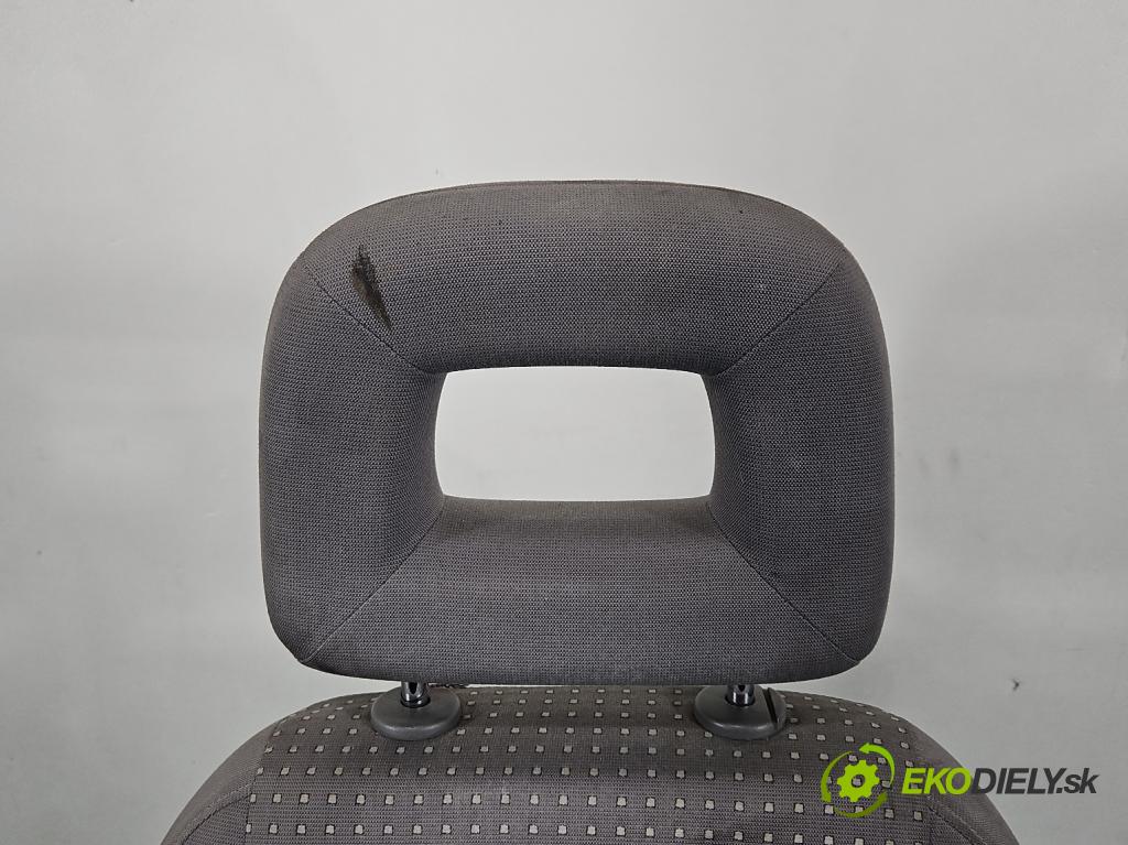 Audi A2 1.4 16V (AUA) 75 HP manual 55 kW 1390 cm3 5- Sedačka ľavý  (Sedačka, sedadlo)