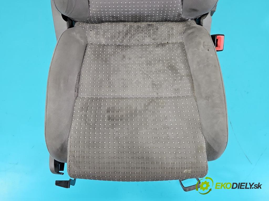 Audi A2 1.4 16V (AUA) 75 HP manual 55 kW 1390 cm3 5- Sedačka pravý  (Sedačka, sedadlo)