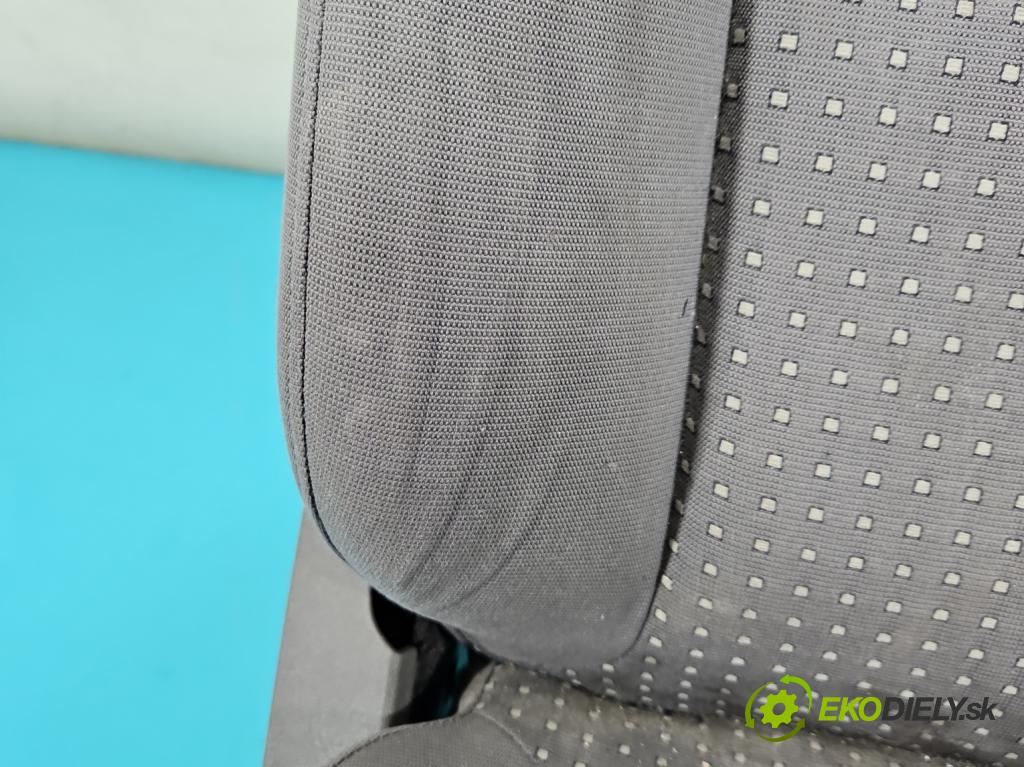 Audi A2 1.4 16V (AUA) 75 HP manual 55 kW 1390 cm3 5- Sedačka pravý  (Sedačka, sedadlo)