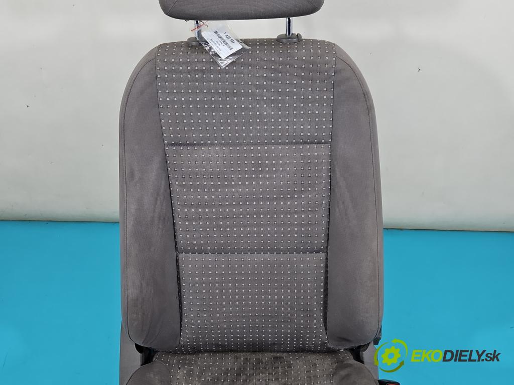 Audi A2 1.4 16V (AUA) 75 HP manual 55 kW 1390 cm3 5- Sedačka pravý  (Sedačka, sedadlo)