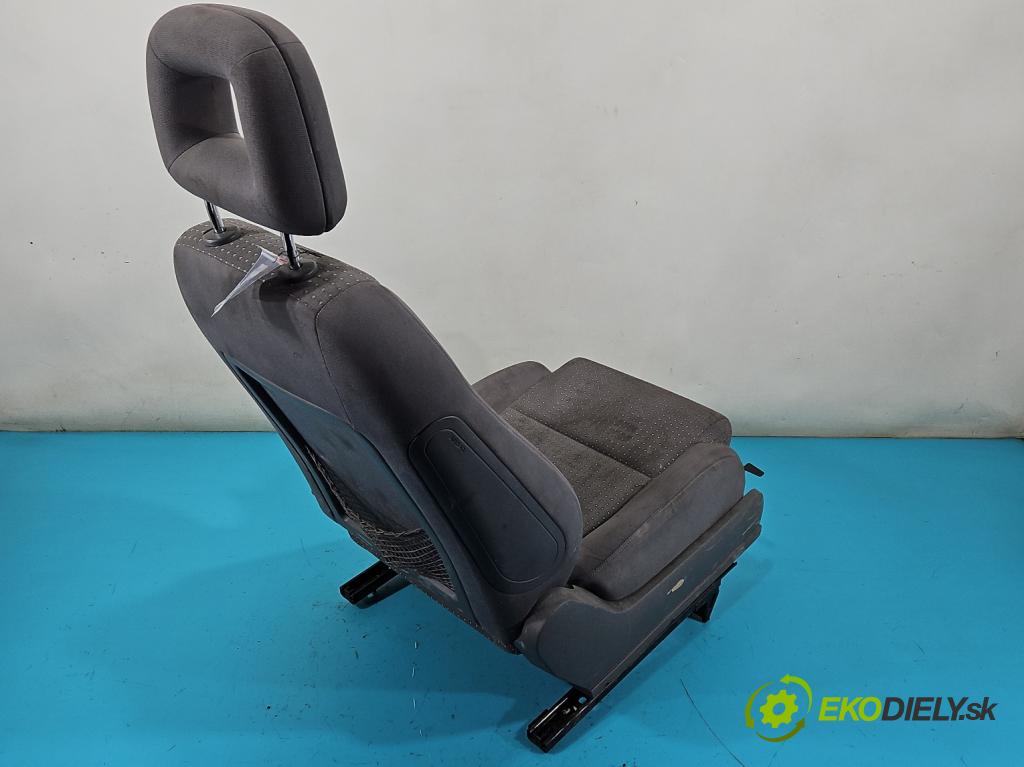 Audi A2 1.4 16V (AUA) 75 HP manual 55 kW 1390 cm3 5- Sedačka pravý  (Sedačka, sedadlo)