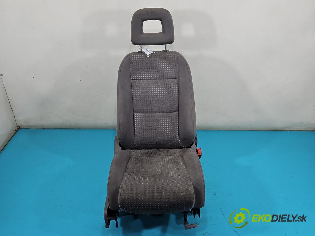 Audi A2 1.4 16V (AUA) 75 HP manual 55 kW 1390 cm3 5- Sedačka pravý  (Sedačka, sedadlo)