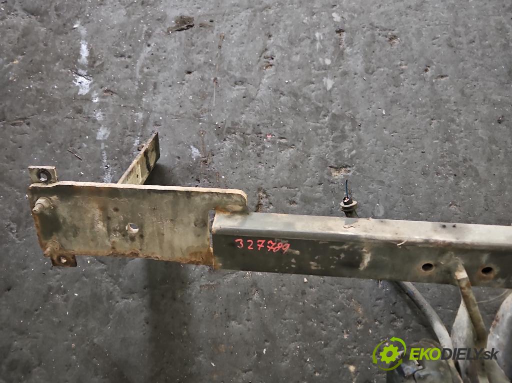 Kia Carnival I 1999-2005 2.5 24v 150 hp automatic 110 kW 2497 cm3 5- oko tažné  (Tažná zařízení)