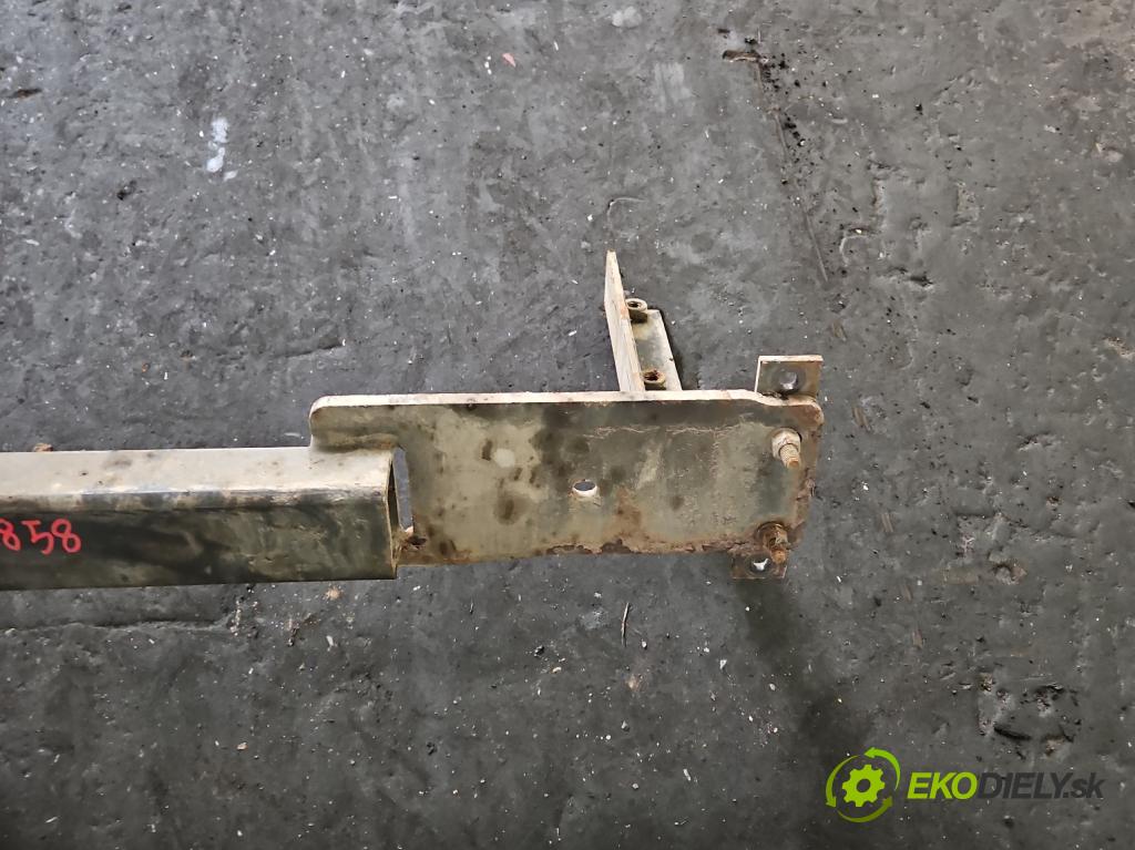 Kia Carnival I 1999-2005 2.5 24v 150 hp automatic 110 kW 2497 cm3 5- oko tažné  (Tažná zařízení)