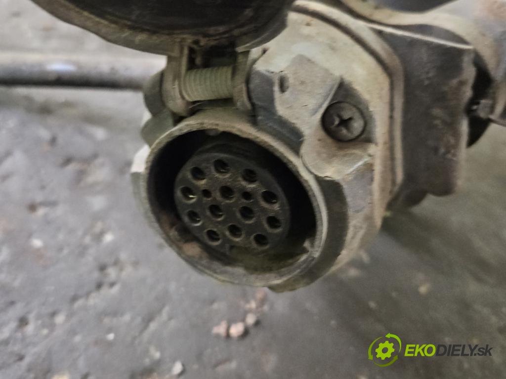 Kia Carnival I 1999-2005 2.5 24v 150 hp automatic 110 kW 2497 cm3 5- oko tažné  (Tažná zařízení)