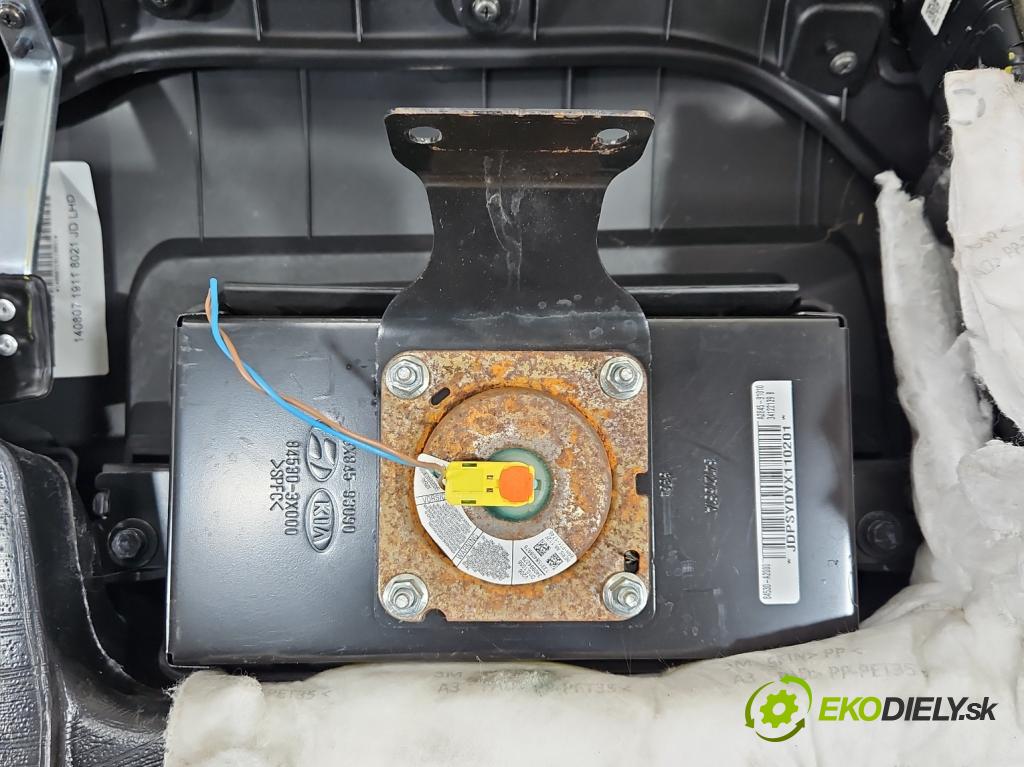 Kia Ceed II 2012-2018 1.6 GDI 135 HP automatic 99 kW 1591 cm3 5- kokpit,pristrojová doska rozdeľovacia