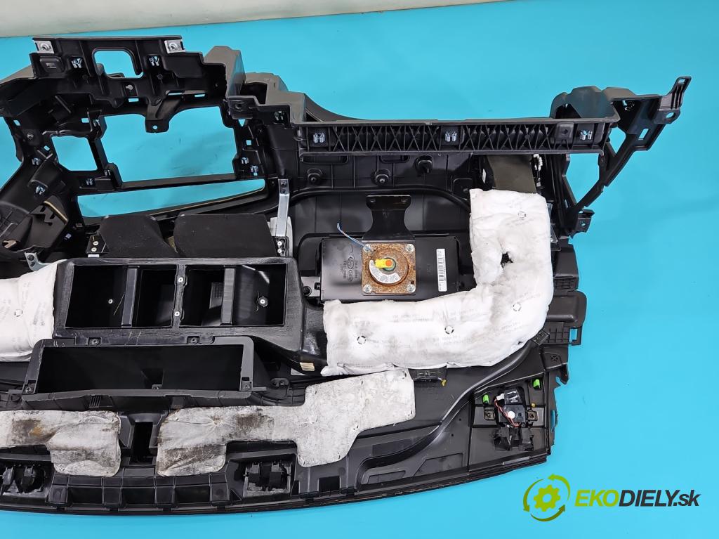 Kia Ceed II 2012-2018 1.6 GDI 135 HP automatic 99 kW 1591 cm3 5- kokpit,pristrojová doska rozdeľovacia