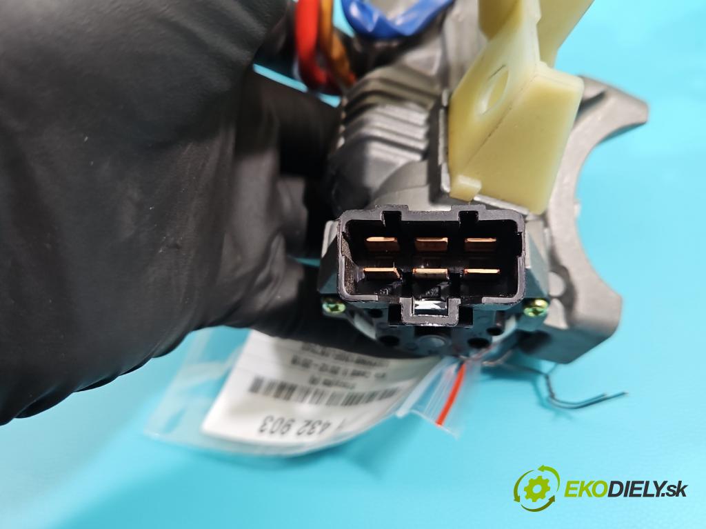 Kia Ceed II 2012-2018 1.6 GDI 135 HP automatic 99 kW 1591 cm3 5- Spínačka  (Spínacia skrinka)