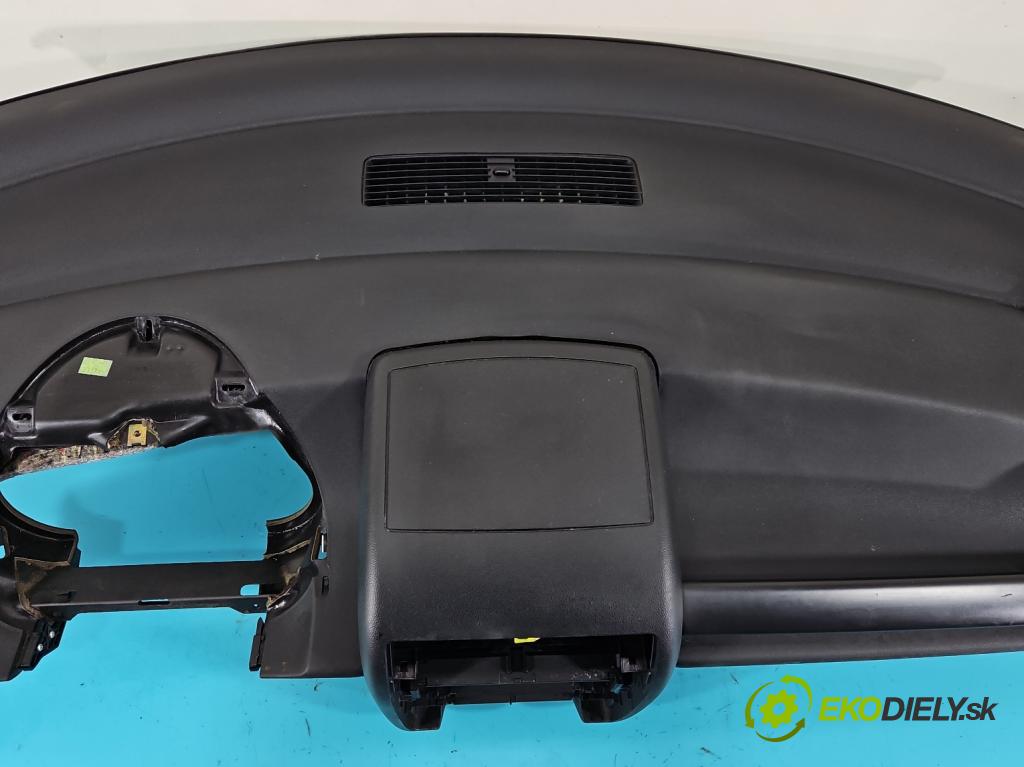 Audi A2 1.4 16V (AUA) 75 HP manual 55 kW 1390 cm3 5- kokpit,pristrojová doska rozdeľovacia