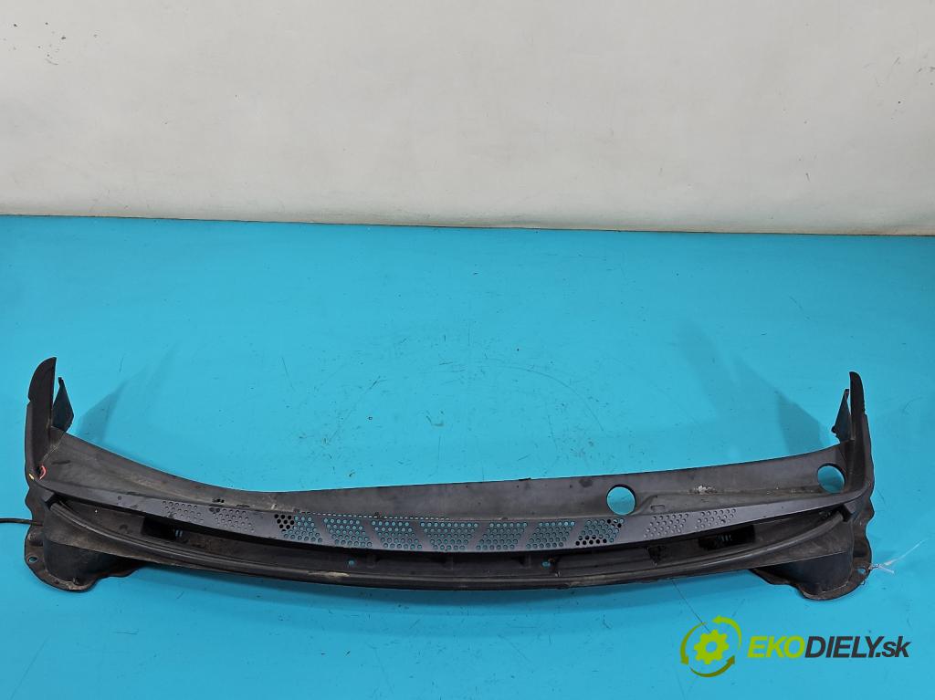 Kia Ceed II 2012-2018 1.6 crdi 110 HP manual 81 kW 1582 cm3 5- torpédo  (Torpédo (plast pod čelným sklom))