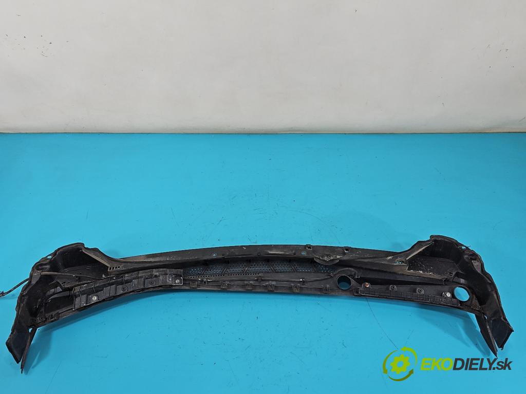 Kia Ceed II 2012-2018 1.6 crdi 110 HP manual 81 kW 1582 cm3 5- torpédo  (Torpédo (plast pod čelným sklom))